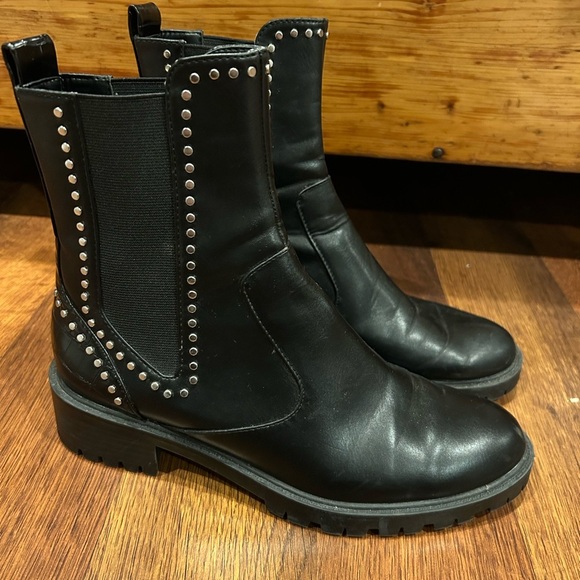 Womans Zara Trafaluc Pull On Ankle Boots 6.5 / 7 Black Stud Accents Chunky Heel - Picture 2 of 8